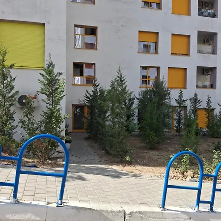 Just Be Тирана